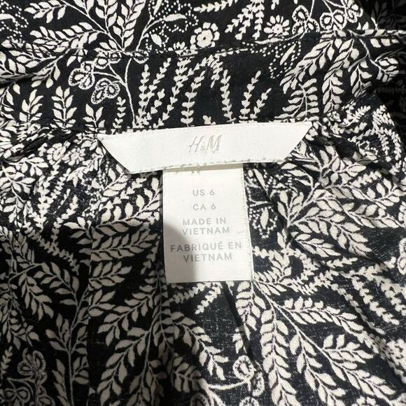 3 for $30! H&M floral printed button up blouse - Picture 3 of 10